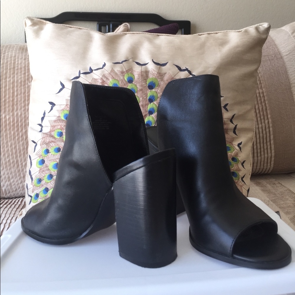 Boot shoe.  Black leather.